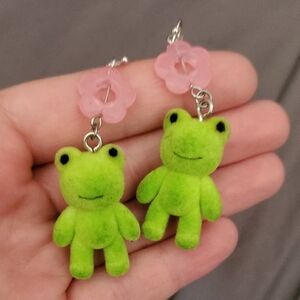 Hot Topic Green Fuzzy Frogs with Pink Flowers Earrings